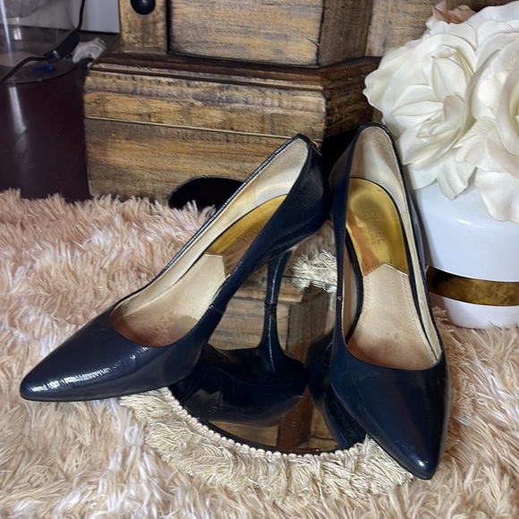 đź’‹Michael Kors Navy Blue Pump - Picture 6 of 8